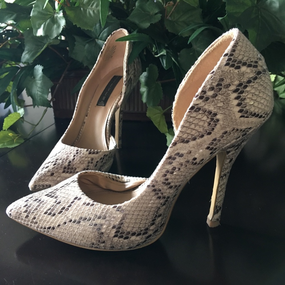 Beautiful Steve Madden Snakeskin D’Orsay Pumps